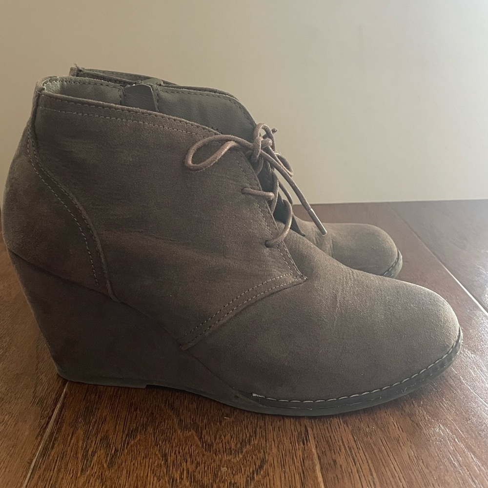 Universal Thread Booties - Size 8 - Picture 7 of 11